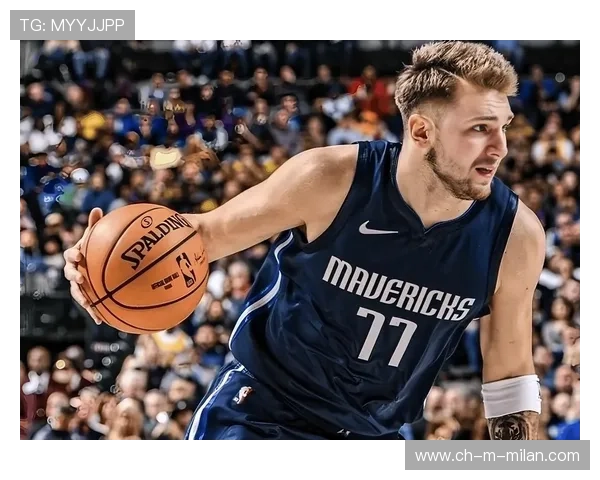 东契奇强势持球推进,独行侠硬撼对手取胜